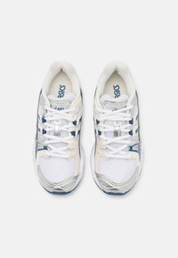 ASICS SportStyle GEL-NIMBUS 9 - Sneakers basse - white/light indigo