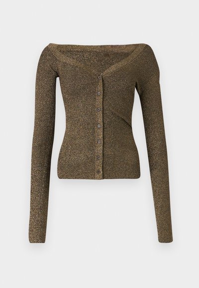 Off-shoulder, lange mouwen cardigan in metallic olijfgroen breiwerk, voorzien van een knoopsluiting en een geribbelde textuur. Slim fit met een subtiele glans.