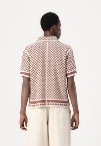 Abercrombie & Fitch Crochet-Style Border Stripe Button-Through Sweater Polo - Button down-skjorte - nutmeg/oatmeal