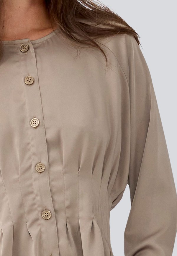 LIVMD - Blouse - fallen rock2