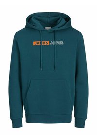 Sudadera con capucha de color teal, con bolsillo frontal, que presenta "JACK&" en color naranja y "JONES" en letras blancas en el pecho, fabricada en una mezcla de algodón.