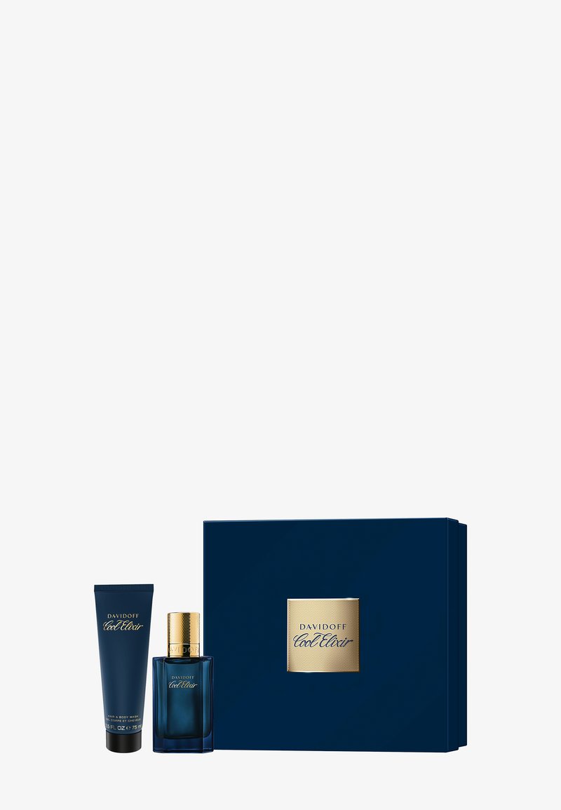 Das Davidoff Cool Water Set enthält eine dunkelblaue Flasche und eine passende Tube, beides präsentiert in einer marineblauen Box mit einem goldverzierten Etikett.