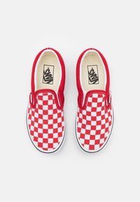 Vans CLASSIC SLIP-ON UNISEX - Sapatos sem atacadores - racing red/true white