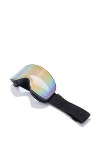 Smučarska očala s ukrivljenim, iridescentnim steklom, ki odseva več barv; črn nastavljiv trak z vzorci teksturiranih geometričnih oblik.