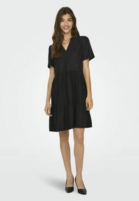 ONLY GLOCKENFÖRMIGES NORMAL GESCHNITTEN V-AUSSCHNITT - Vestido informal - black