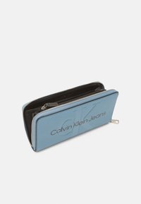 Calvin Klein Jeans SCULPTED ZIP AROUND MONO - Portafoglio - dusk blue