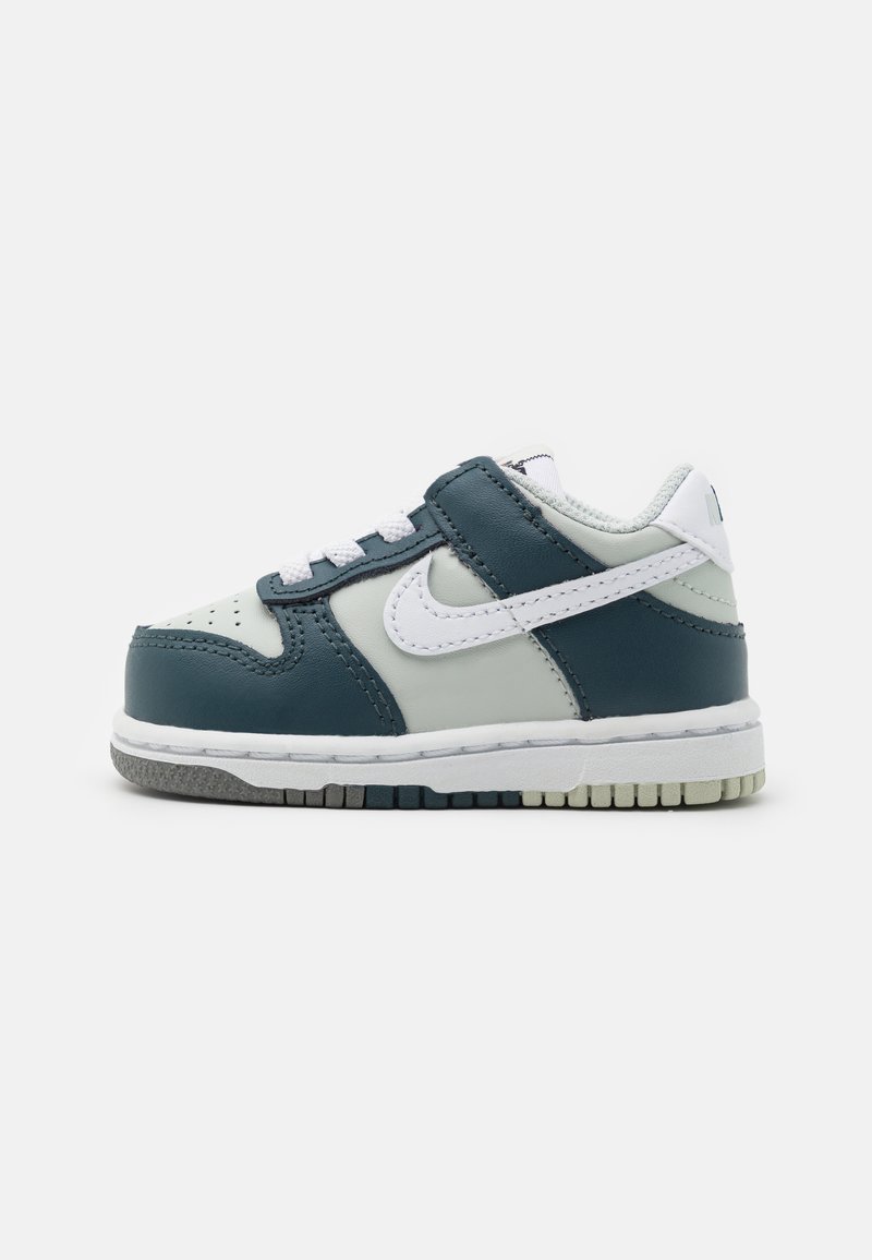 Nike Sportswear - DUNK UNISEX - Matalavartiset tennarit - deep jungle/white/light silver, Suurenna