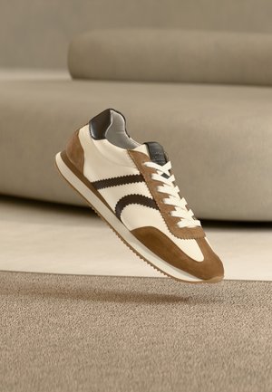 MUI - Sportcipő - golden-coloured brown/butter/schwarz