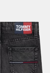 Tommy Hilfiger SPENCER SLIM TAPERED - Slim fit -farkut - grey denim