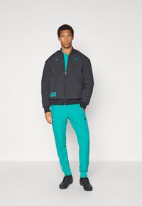 adidas Originals LIVERPOOL FC ICON JACKET - Klubbkläder - black/sea green
