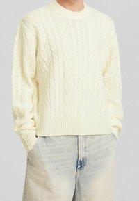 Bershka Stickad tröja - white