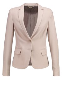 Blazer féminin beige clair sur mesure avec deux poches à rabat à l'avant, deux boutons et un col à revers cranté.