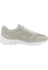 Baskets en suède gris clair avec design perforé, lacets blancs et semelle en caoutchouc blanche. Présentent un bout arrondi et un col rembourré.