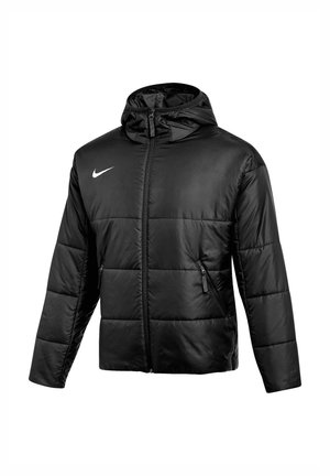Zwarte gewatteerde jas met een capuchon, voorzien van een rits aan de voorkant, zijzakken en een wit Nike-logo op de linkerborst. Glad synthetisch materiaal.