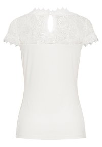 T-shirt blanc avec une encolure en dentelle et des manches courtes. Présente un dos en forme de trou de serrure et une texture lisse sur le corps.