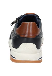 Herren-Sneaker mit einem Obermaterial aus marineblauem Leder, braunen Lederakzenten an der Ferse, weißer Zwischensohle und Reißverschlussdetails. Gummisohle für guten Halt.