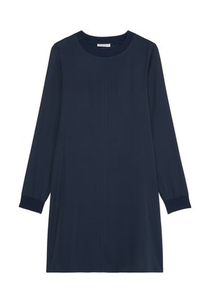 Robe longue bleu marine à manches longues, avec un col rond, une texture lisse et une silhouette droite avec des poignets côtelés. Pas de motifs visibles.