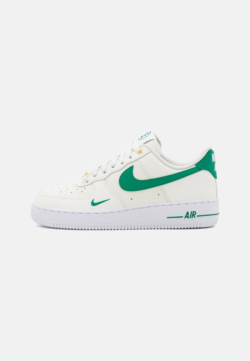 white & yellow air force 1 07 se trainers