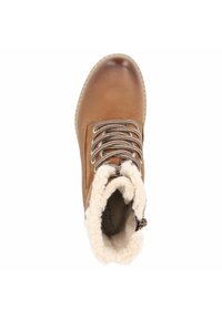 Botín de cuero marrón con forro de pelo sintético, cordones en tonos beige y cuello acolchado. Presenta una punta redondeada y una suela texturizada.