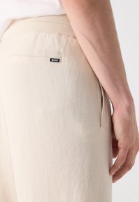 BOSS DONETTO - Pantalon de survêtement - open white