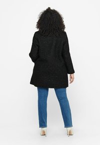 ONLY Carmakoma CARNEWSOPHIA - Manteau classique - black