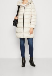 Esprit Vinterfrakke - beige