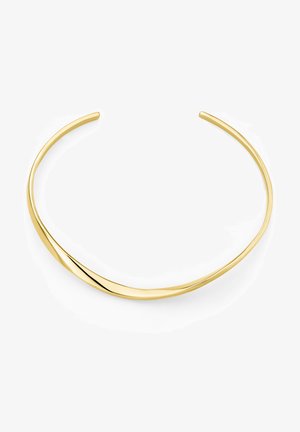 Choker de metal dorado con un diseño liso y curvado. Presenta una forma minimalista y abierta con un acabado pulido y una sutil calidad reflectante.