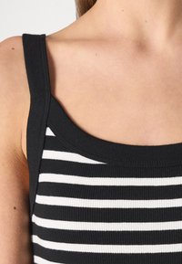 GAP MOD RIB  - Top - black/white