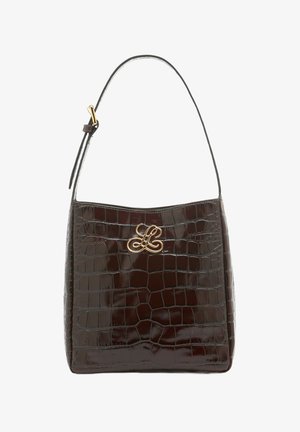 Dunkelbraune, lackierte Lederhandtasche mit Krokodiltextur, einem einzigen Schulterriemen und einem goldenen Logoakzent auf der Vorderseite.