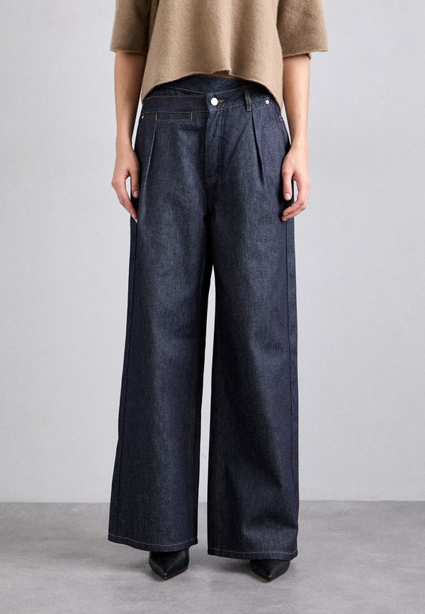 SHELLIE - Relaxed fit jeans - indigo