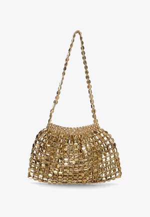 Bolso de mano de malla dorada con parte superior fruncida, que presenta discos redondos reflectantes y una correa trenzada. Forma compacta y estructurada.
