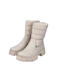 Botines de tobillo en color beige con cuero texturizado, caña acolchada y suela de goma. Presentan un acento de broche lateral y un interior flexible y acolchado.