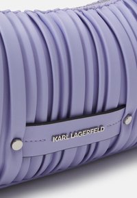 KARL LAGERFELD SMALL KUSHION - Torbica - sweet lavender