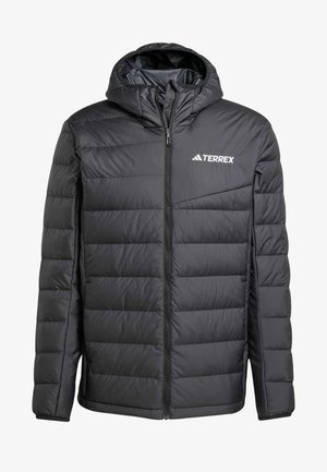 Černá prošívaná bunda s kapucí a předním zipem, s logem TERREX na hrudi, navržená pro venkovní chladné počasí.