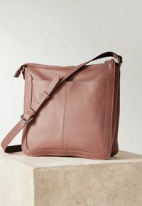 Next POCKET MESSENGER - REGULAR FIT - Rankinė per petį - pink