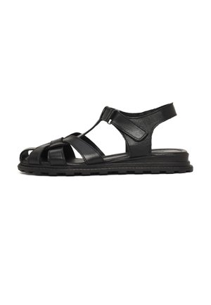 Sandalía negra de cuero para hombres con múltiples correas, correa ajustable en el tobillo y suela de goma texturizada, mostrada de perfil sobre fondo blanco.