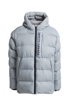 Harmaa puffatakki hupulla, vaakasuoralla tikkauskuviolta, mustalla vetoketjulla ja printatulla labelilla, jossa lukee "ZAVETTI CANADA."