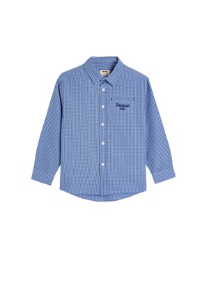 Camisa de manga larga a cuadros azules con collar tipo botón, bolsillo frontal y detalle bordado "Racquet Club" en el pecho. Tela de algodón.