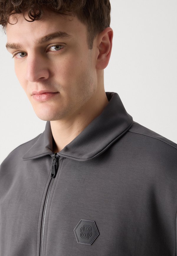 FUTURE - Zip-up sweatshirt3