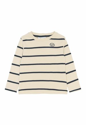 Cămașă crem cu mâneci lungi, cu dungi orizontale negre și un mic logo "VI" pe partea superioară stângă a pieptului.