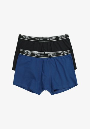 Dwie pary bawełnianych bokserek: jedne czarne, drugie niebieskie. Obie mają pas z napisem "JP1880" białymi literami oraz prostą, gładką strukturę.