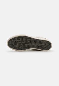 Globe MAHALO - Sapatilhas - black/off-white