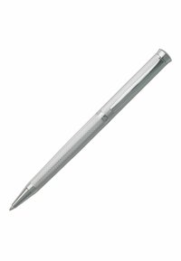 Strieborné guľôčkové pero s reliéfny úchopom, hladkými lesklými akcentmi a špicatým hrotom. Obsahuje klip na tele pre jednoduché pripnutie.