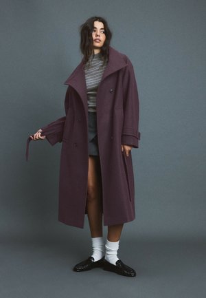 Stradivarius, LONG HIGH NECK SOFT-TOUCH COAT - Trench - purple