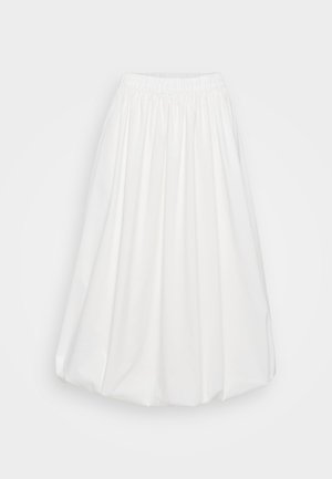 Hvit skjørt laget av lettvektig stoff, med elastisk midjebånd, rynkedetaljer og en voluminøs A-linjeform.