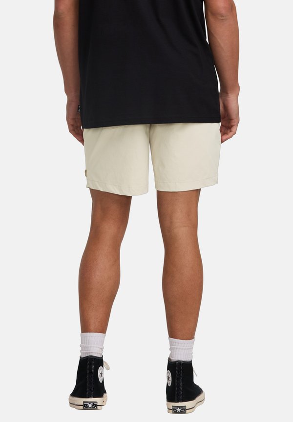 PLUS HYBRID - Shorts - bleached sand2