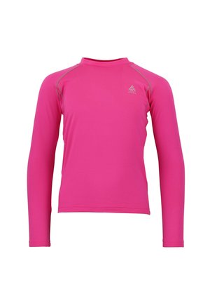 Rash guard à manches longues en rose vif, fabriqué dans un tissu extensible. Il présente des coutures à plat et un simple logo sur la poitrine.