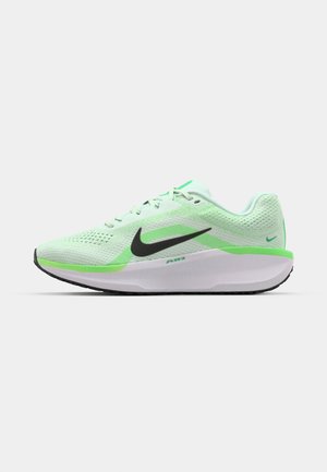Lyst grønne løbesko med mesh-øvre, sort Nike swoosh, hvid mellemsål og struktureret sort ydersål. Har snørelukning og polstret krave.