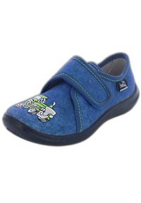 Blauer Stoff-Schlupfschuh mit einem Klettverschluss, grüner Naht und einem Traktor-Motiv auf der Vorderseite. Flexible schwarze Sohle für Komfort.