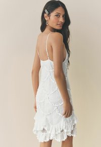 Next REGULAR FIT - STRAPPY SCALLOPED SEQUIN  - Koktailové šaty/večierkové šaty - white